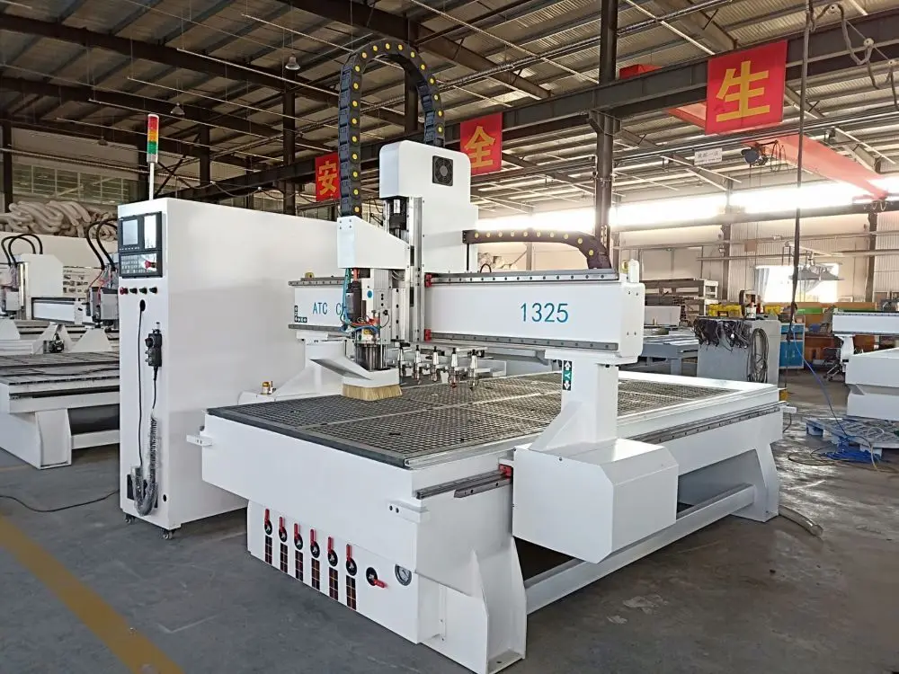 Automatyczna wymiana narzędzi Router Cnc Atc 1325 Rzeźba w drewnie Maszyny do obróbki drewna Cnc na sprzedaż Praca robocza