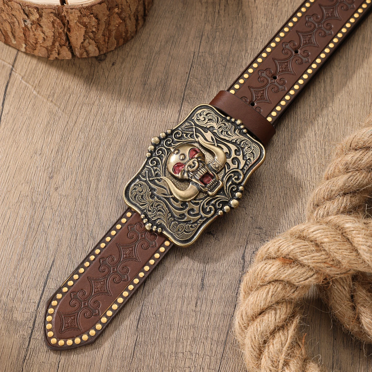 A Retro Western Cowboy-Style Belt Suitable for Both Men and Women. PU Leather Embossed Belt
