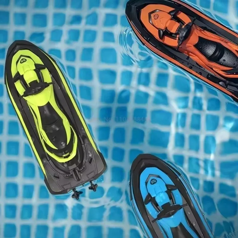 قارب صغير جت سكي عالي السرعة RC 2.4G قارب كهربائي للتحكم عن بعد للأطفال محرك مزدوج لعب مائي صيفي مثالي كهدية