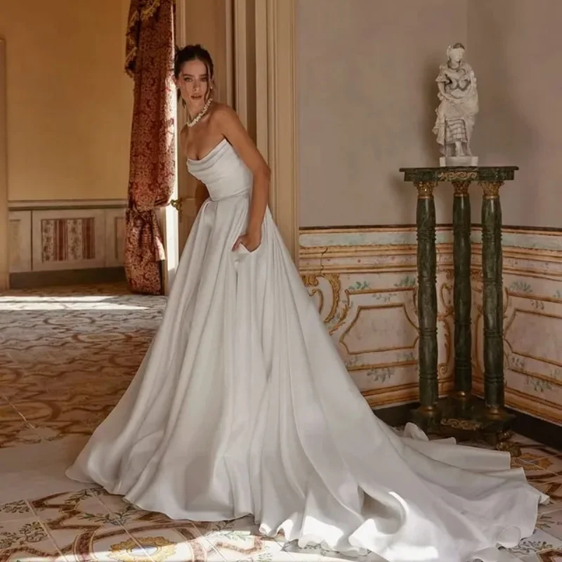 

Customized simple satin ivory white Ball Gown Royal Wedding Dresses Sweetheart decal Long tail Made Robe De