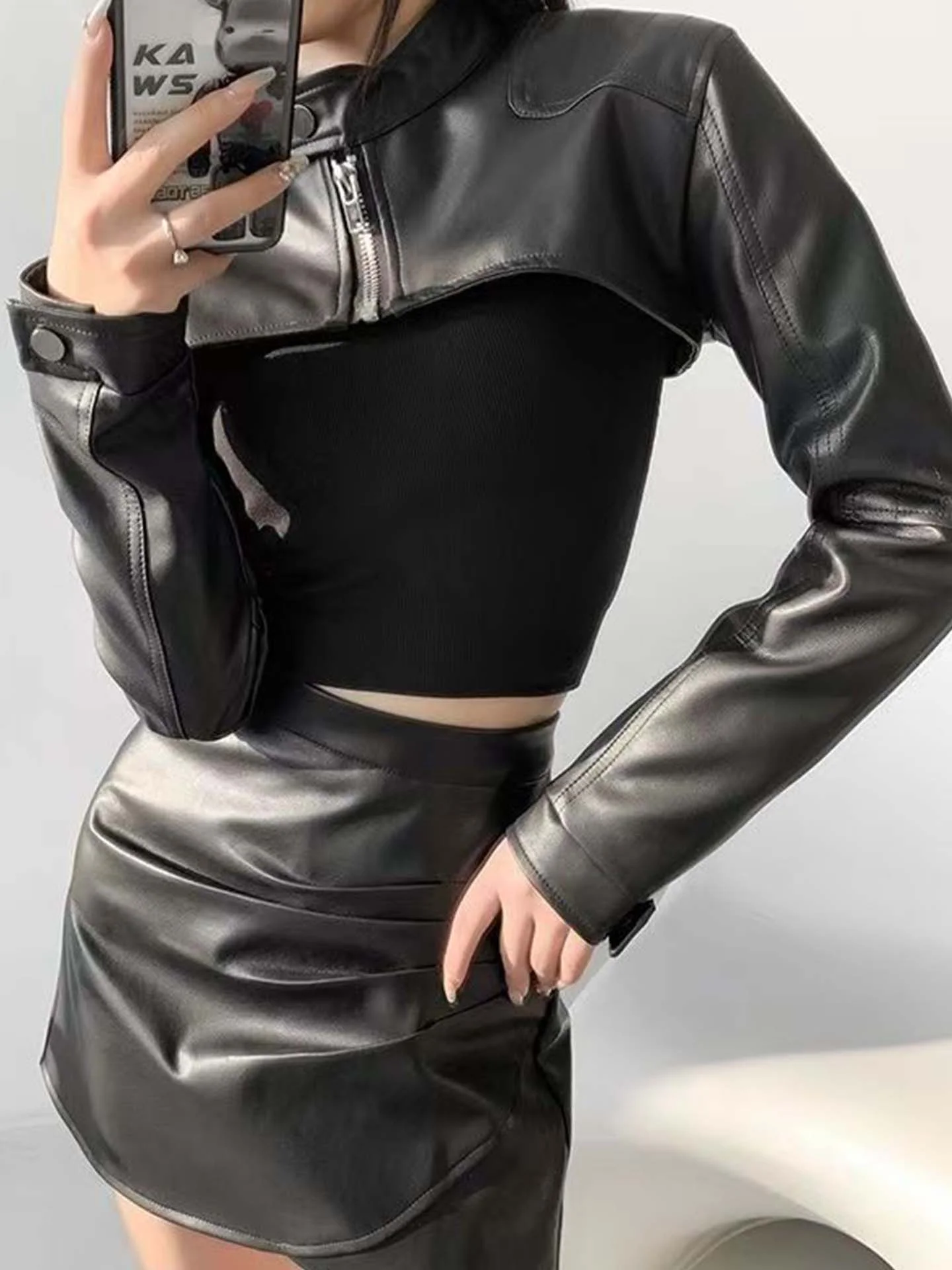 

Sli ort Motorcycle Jaet Women's Slim Fit Long Sve Bla Leather Crop Top Windproof Faionable Spring Outerwear