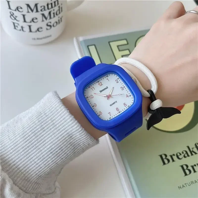 Orologio da polso per donna Quarzo quadrato Quadrante digitale Orologi da polso casual Cinturino in caucciù Orologio alla moda Impermeabile Часы Жleti???