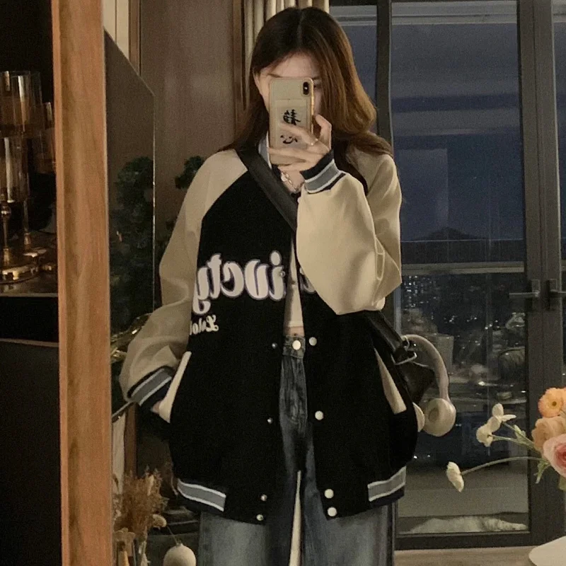 

Бейсбольная куртка женская светло-голубая осенне-зимняя в клетку с заниженной линией плеча, оборками, удобная, ветрозащитная, в стиле boyfriend, со стразами, с защитой от холода