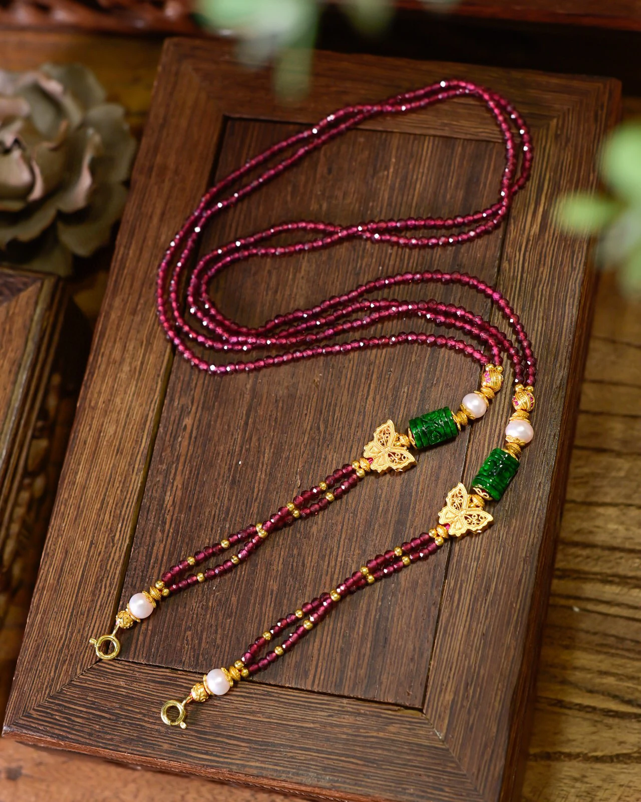 

S925 Gold-Plated Double-Layer Garnet Necklace, Grade-A Vivid Green Jadeite 'Lulu Tong' Beads, Versatile Adjustable Jewelry