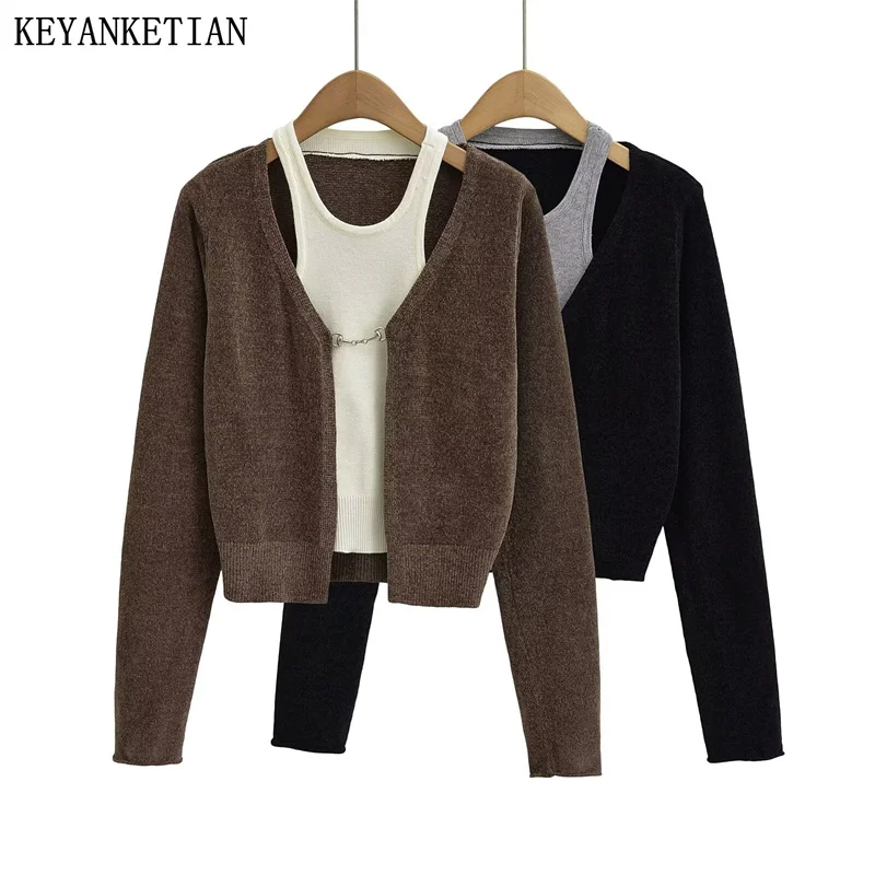 

KEYANKETIAN 2024 New Launch Women's Chain Decoration Fake Two Pieces Short Knitwear American Retro Color Matching Short Sweater