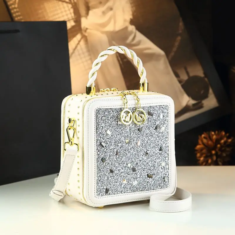 Box bag women, 2026 spring new model, Yuhuashi heavy-duty niche design, elegant and high-end feel, hand-held, shoulder, and