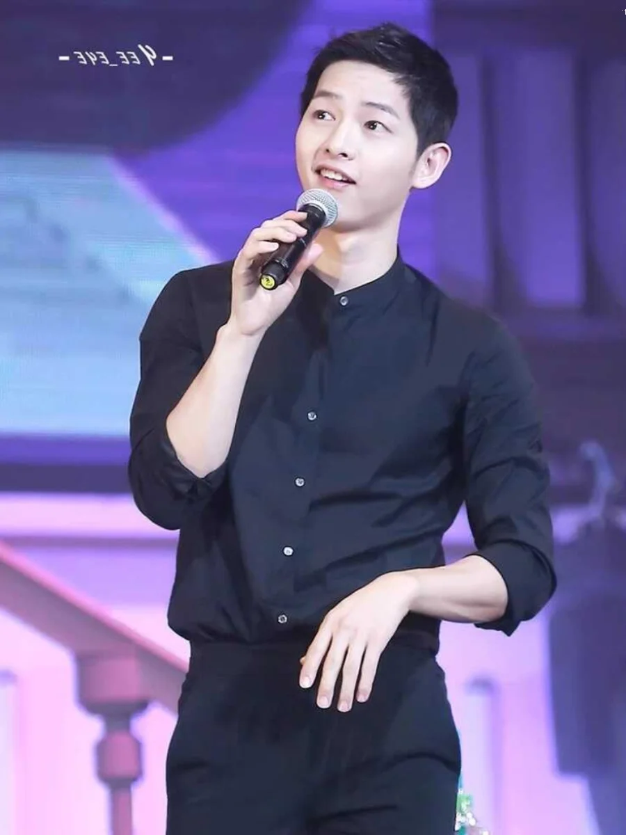 

Мужская однотонная повседневная рубашка с воротником-стойкой, рукавом до локтя, приталенная, не требующая глажки, модная, городская...