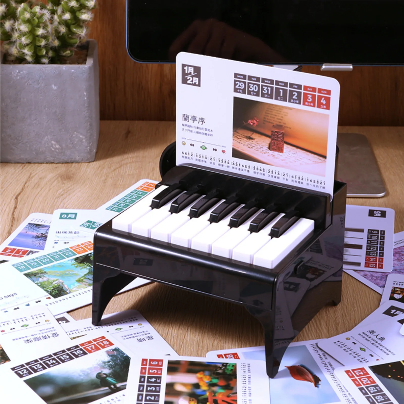 Melodic Harmony: Playable Piano Desk Calendar 2024 | 3D Memo Pad Creative Time Piece Calendar With 52 World Famous Songs