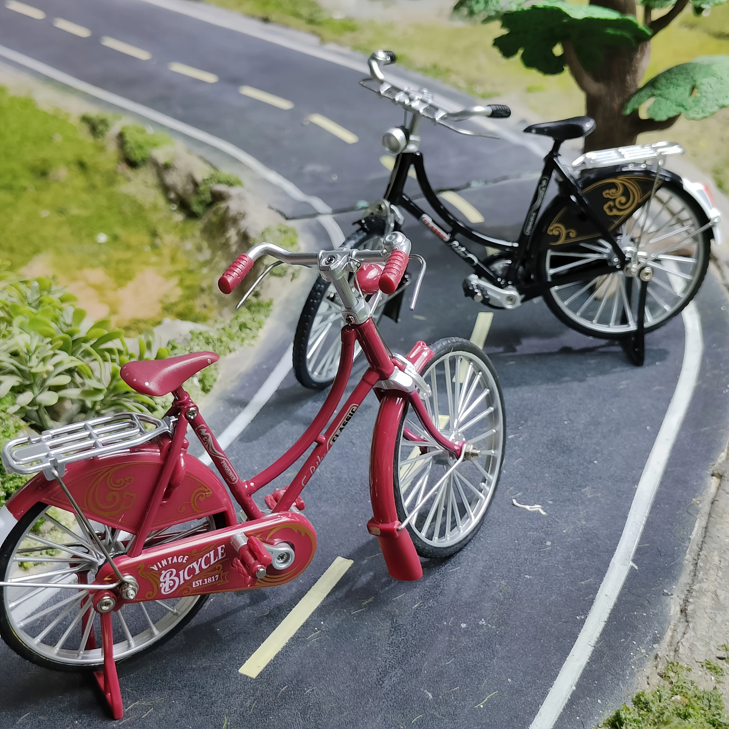Figurine de vélo en métal vintage, disponible en noir et vert, une mini décoration de bureau de style rétro, un jouet de vélo classique en alliage