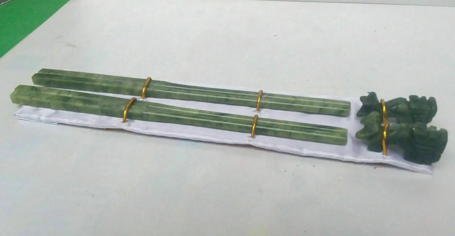 

8.27 inches / 100% natural color jade two pairs of chopsticks.Kirin station