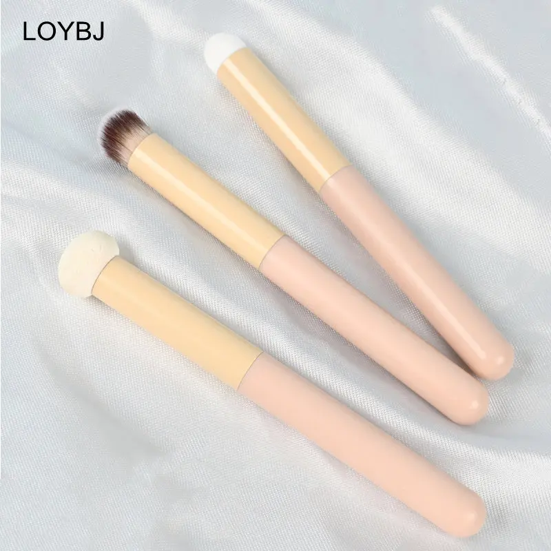 LOYBJ Small Mantou Concealer Brush Sponge Head Soft Hair Makeup Brushes Powder Foundation Fine Concealer Natural Blending Brush