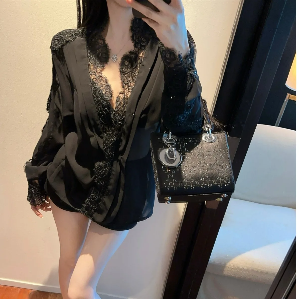 Ele Rose Lace V-ne irt Women's Slimming Top Pure Desire Splice Sle Long Sve Sweet Sle Chinese Made Spring 2025
