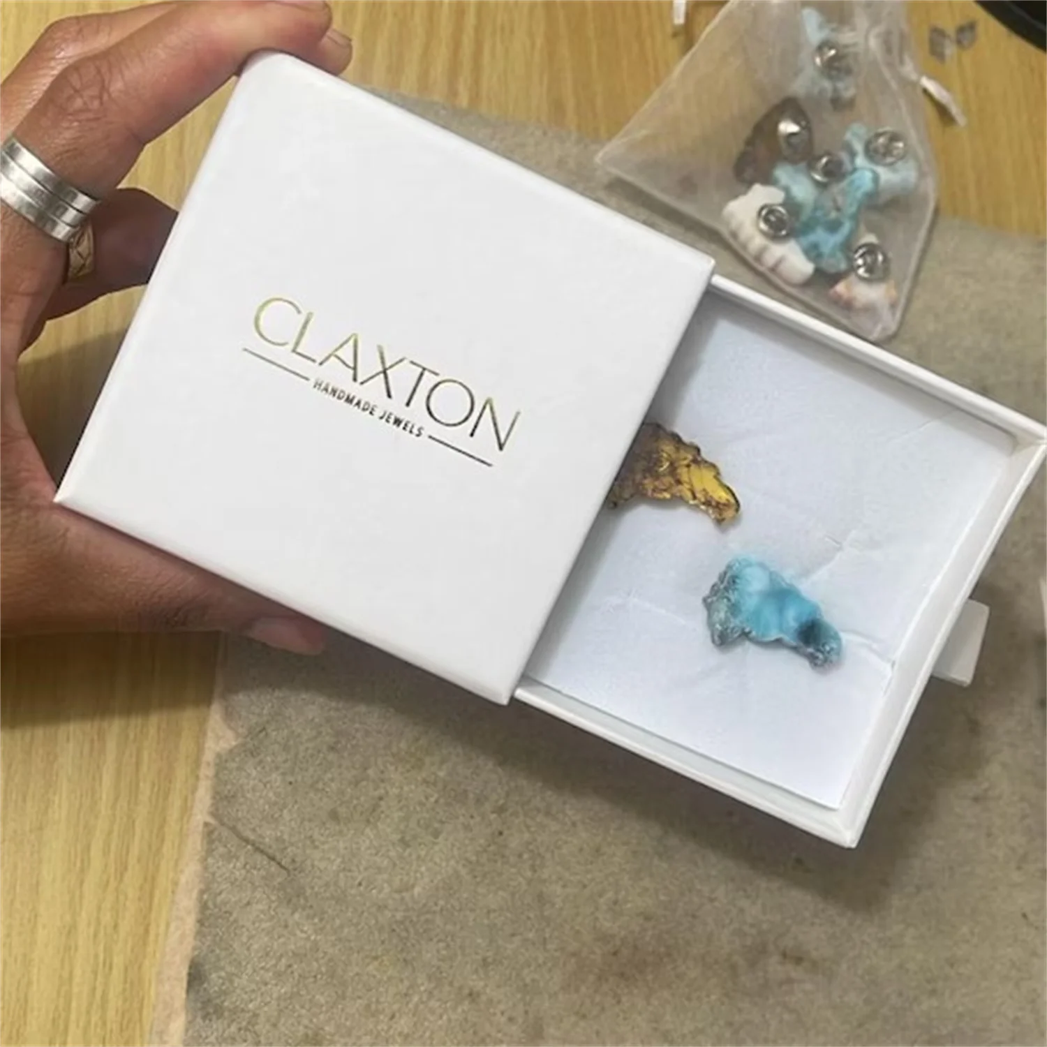 

50pcs 9*9*2.5cm Paper box custom jewelry box with bag pouch personalized logo chic small jewelry packaging box bulk drawer cardb