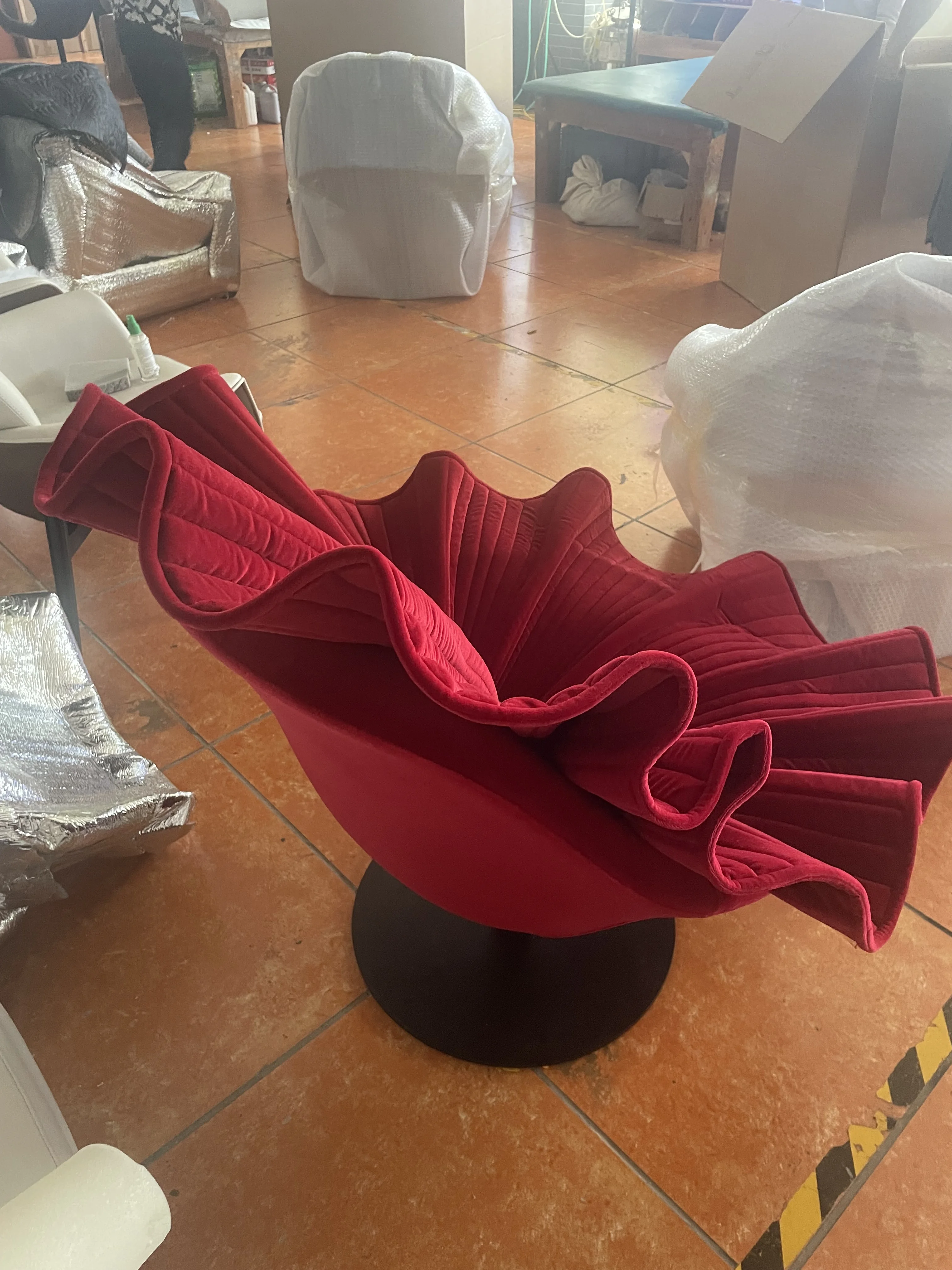 Sala de estar moderna, sala de estar, poltronas giratórias de flores