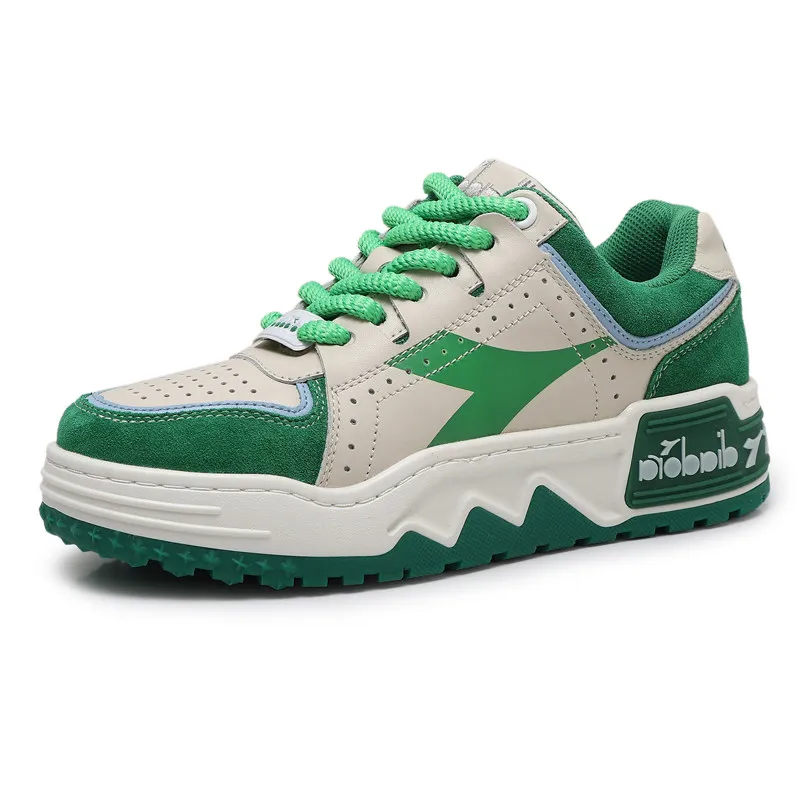 

Мужская и женская повседневная спортивная обувь. Удобная и универсальная обувь для походов и спорта. Обувь для прогулок и отдыха.