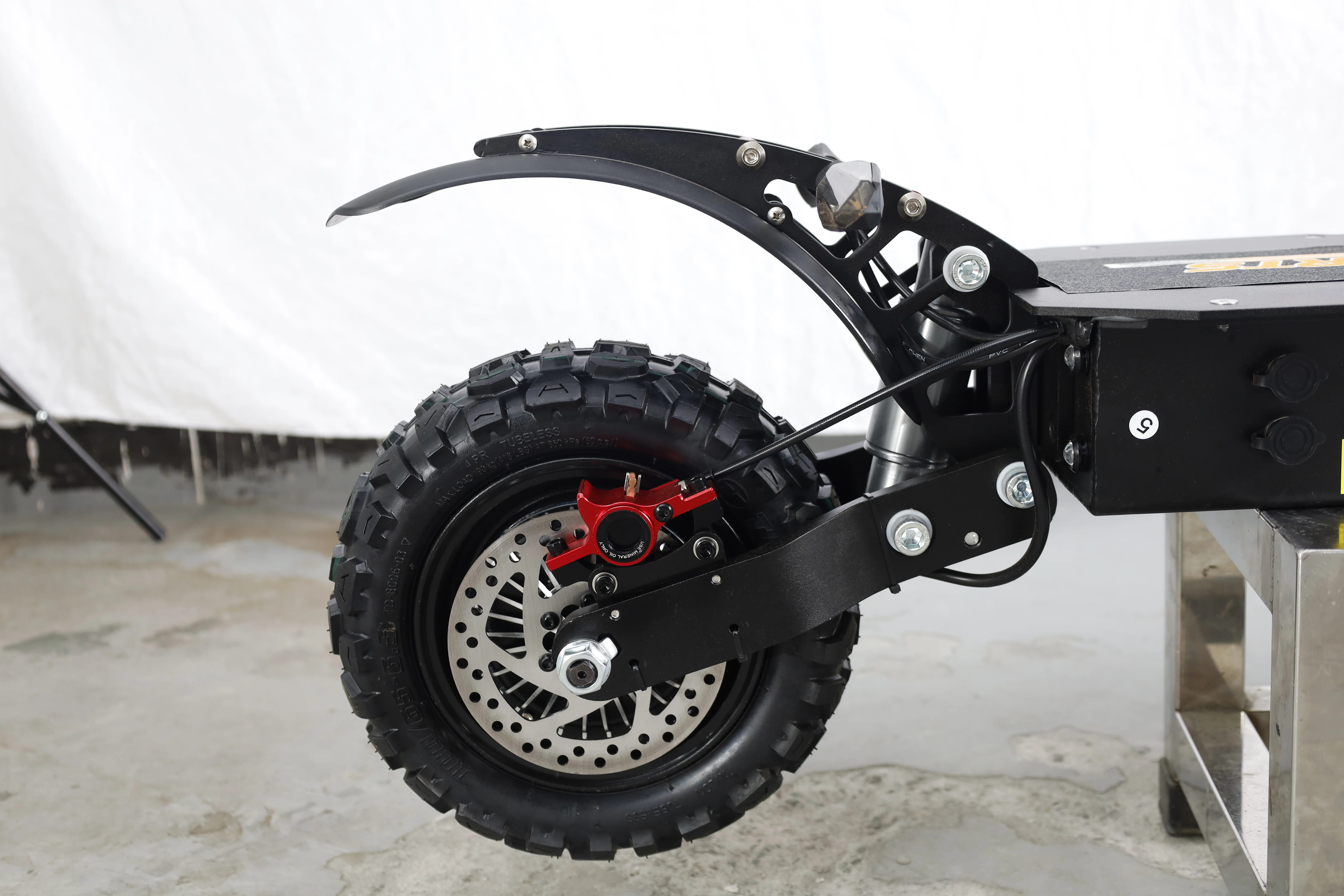 STLF Advanced A Warehouse 5600 W 6000 W Doppelmotor, schnelle Geschwindigkeit, 85 km/h Roller, 38 Ah Batterie, große Reichweite, Offroad-Elektroroller