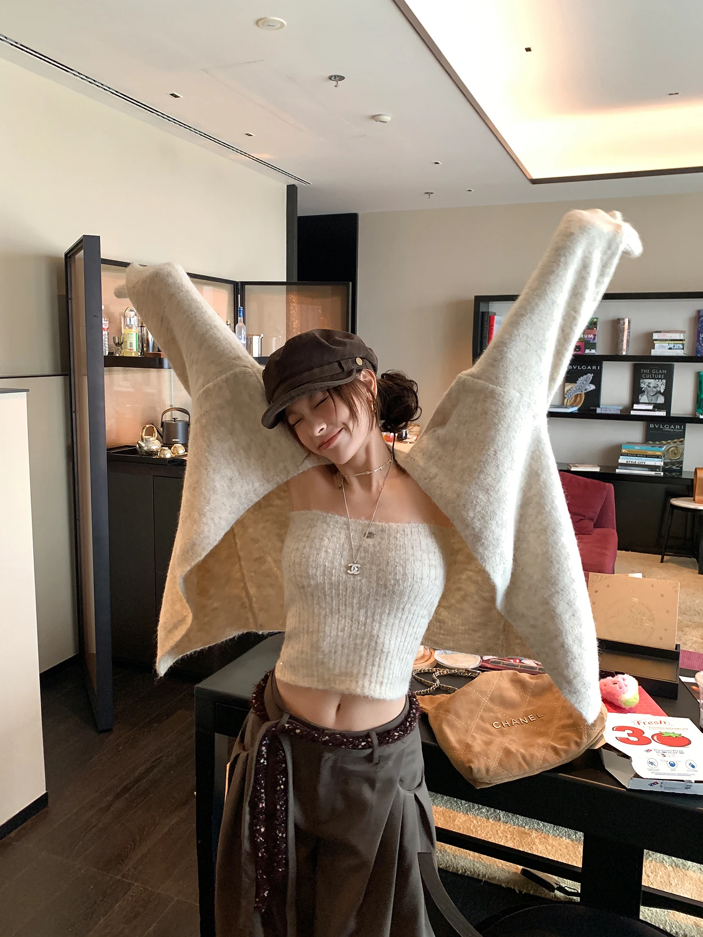 

Комплект из двух предметов DULA: свитер-кардиган и вязаный топ-бандо, женский, осенне-зимний, свободный крой, V-образный вырез, длинный рукав, смесь полиэстера