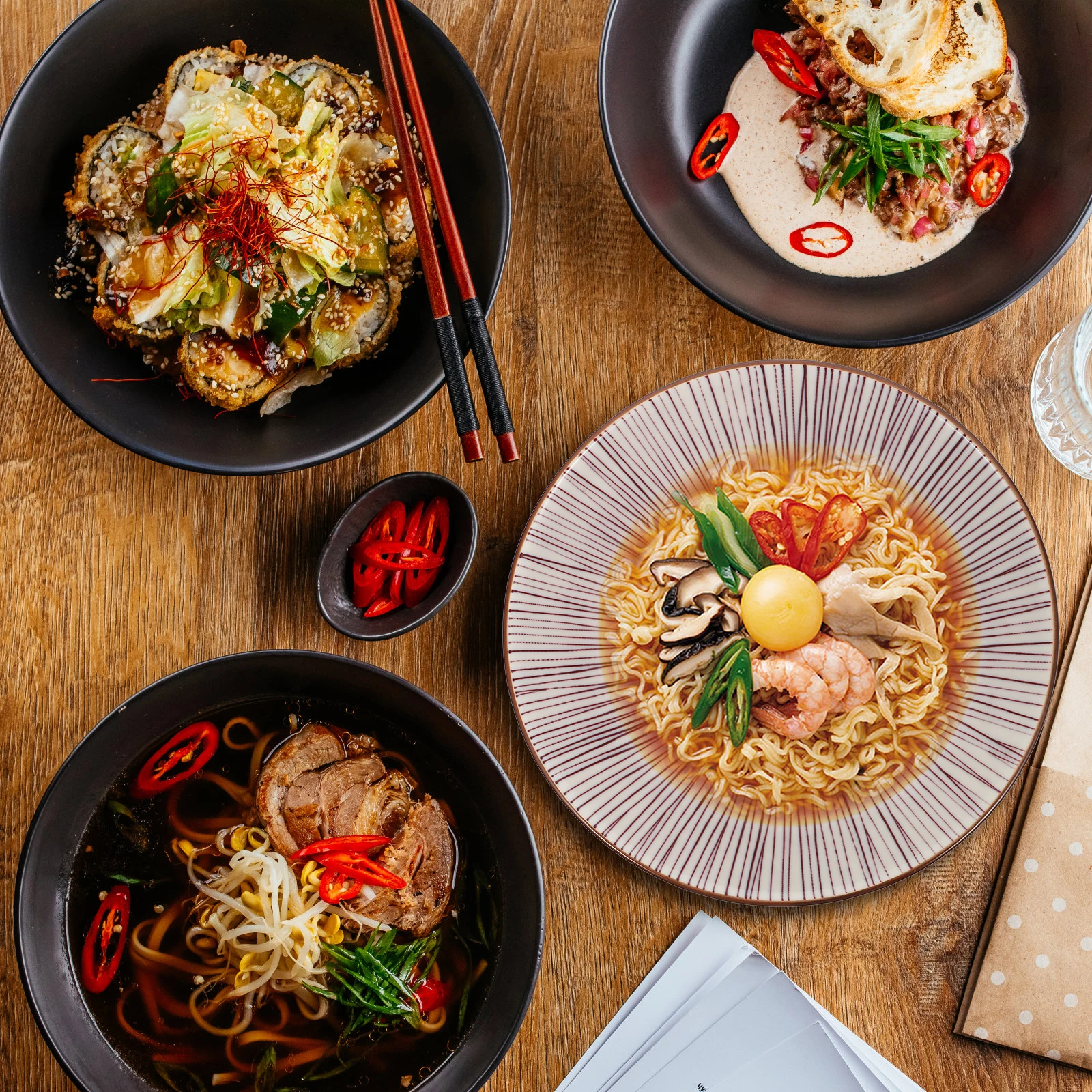 

Ceramic Japanese Style Noodle Bowl Light Serving Bowl for Ramen Soup Salad Household Tableware