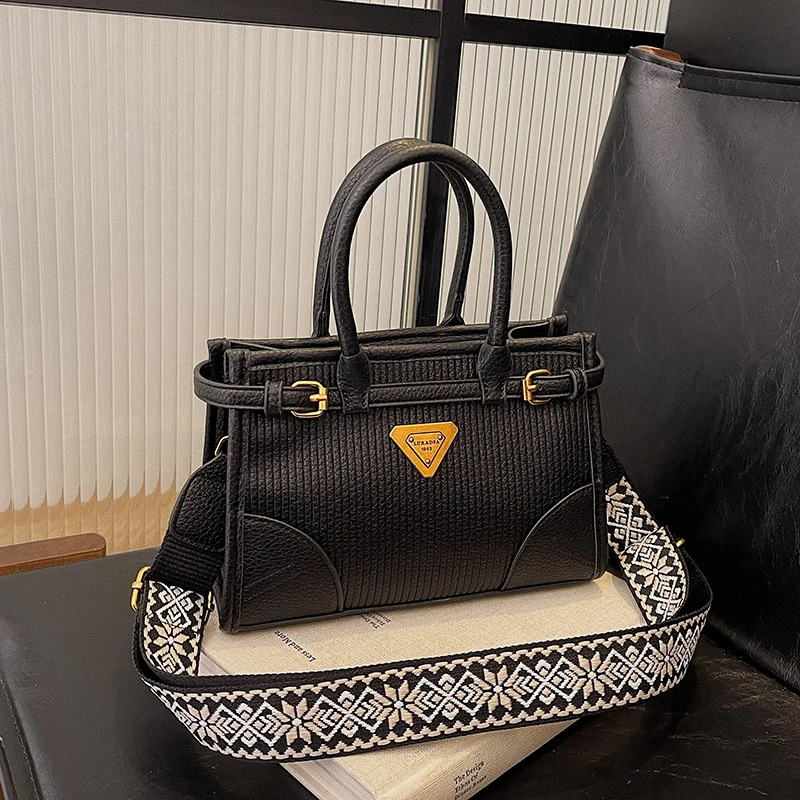 

Luxury Leather Messenger Bag For Ladies, Crossbody-Bag By Famous Designer With Popular Classic Handbags