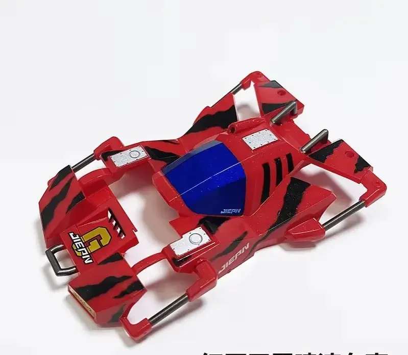 Sprühlackiertes Mini-Allradantriebsmodell mit Zweidimensionaler Autokarosserie