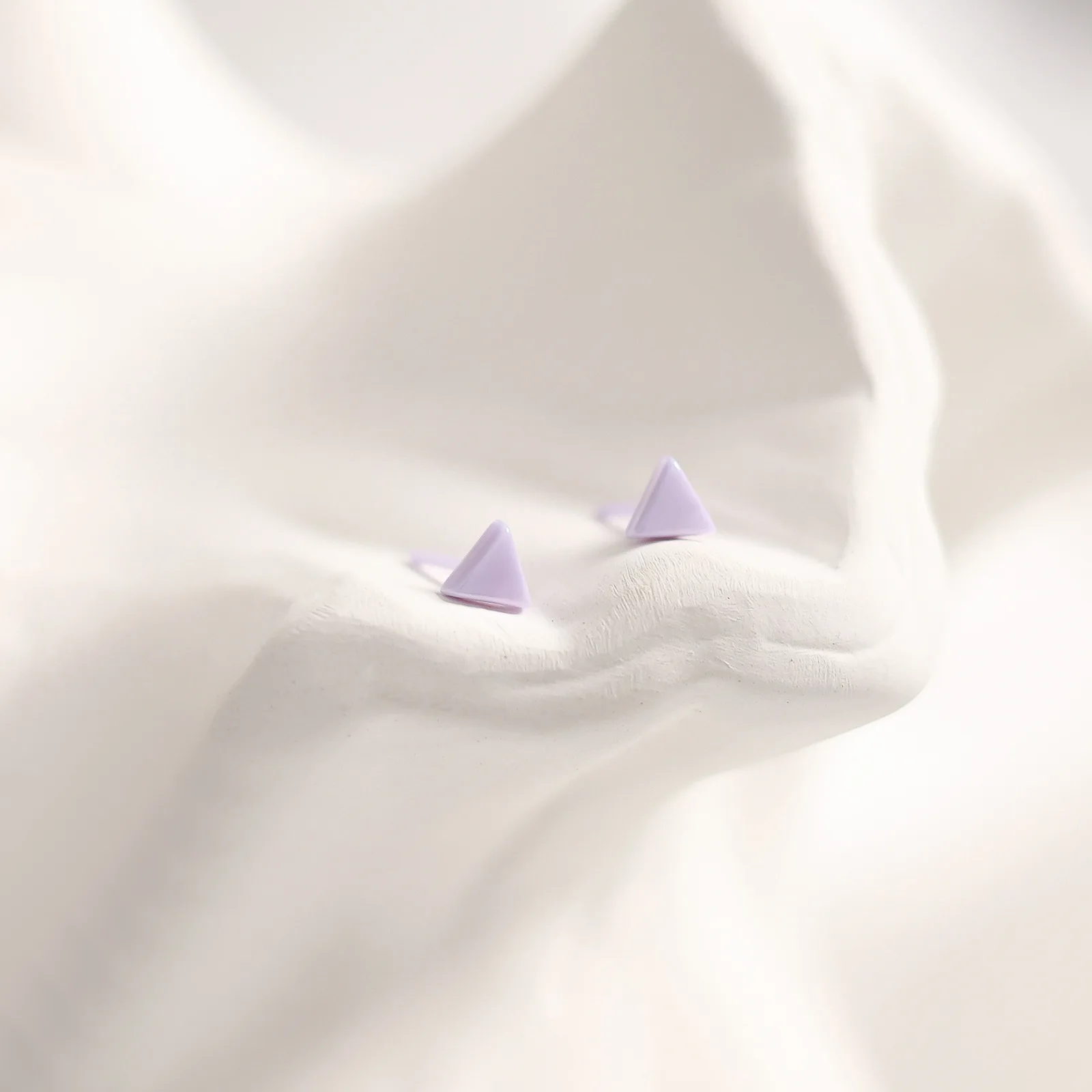 Brief Style All Ceramic Stud Earrings Multi-Color Brief Small Trangle Shape No Allergy Suit For Healty Ear Hole And Sleeping