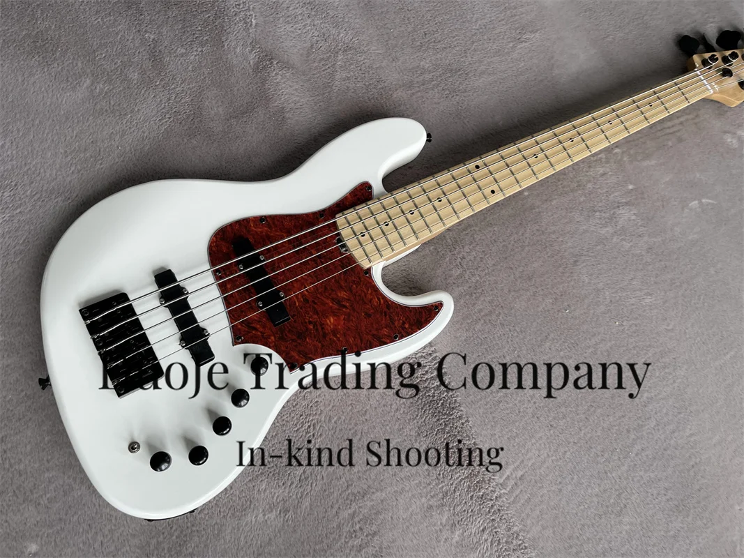 White bass 5-string bass basswood body Maple fingerboard red turtle shell guard 5 Electronic gear Black bridge active battery