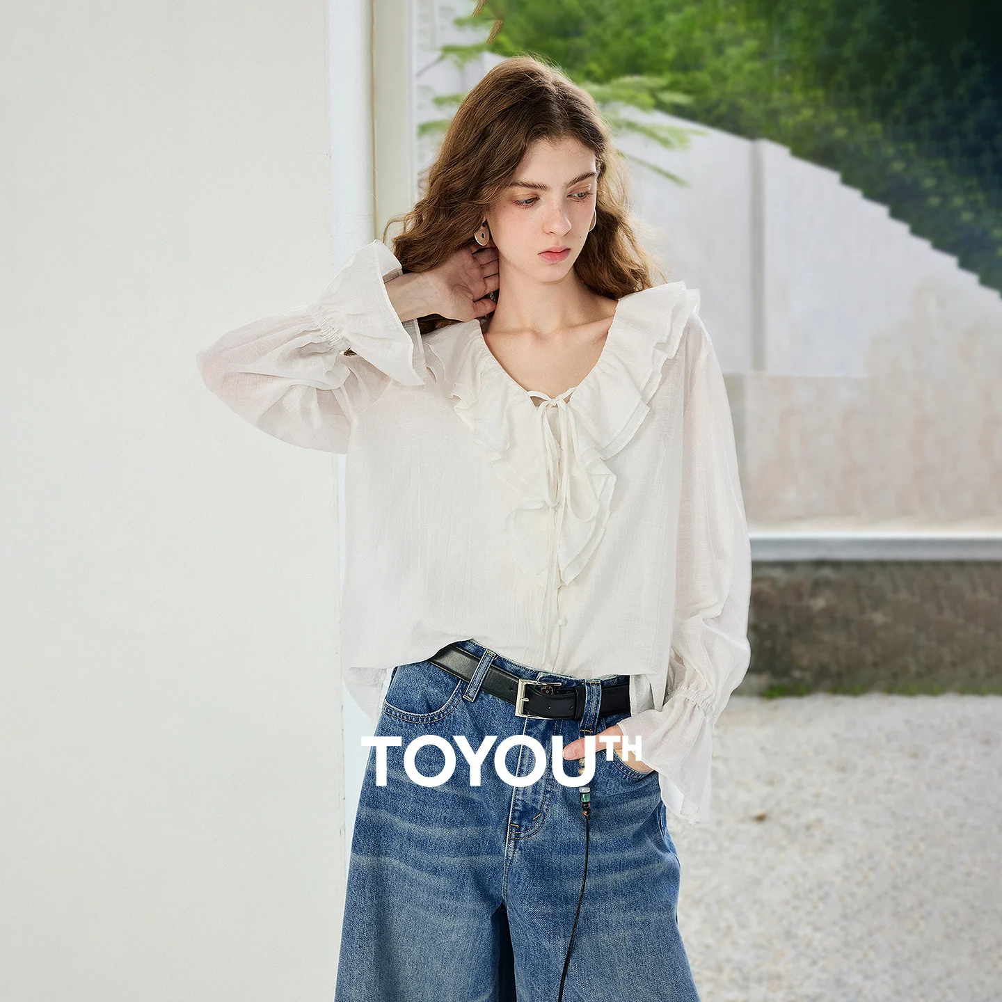 

TOYOUTH Women's French Ruffled V Neck Shirt 2026 Fall New Arrival Lantern Sleeves Loose Fit Slimming Elegant Office Commute Top