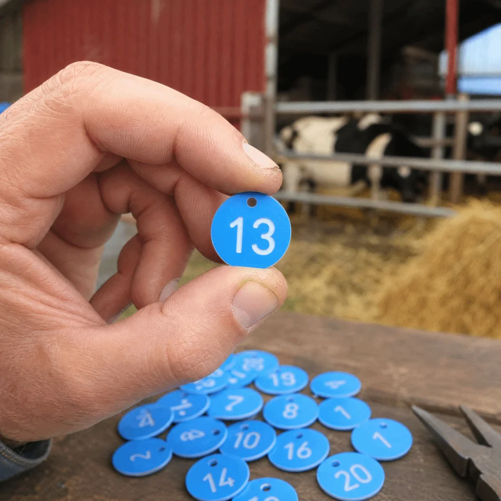 20Pcs ABS Numbered Tag Labels Round Shape Blue Farm Livestock Tags Durable Small Holes Hanging Identification Tags Beekeeping