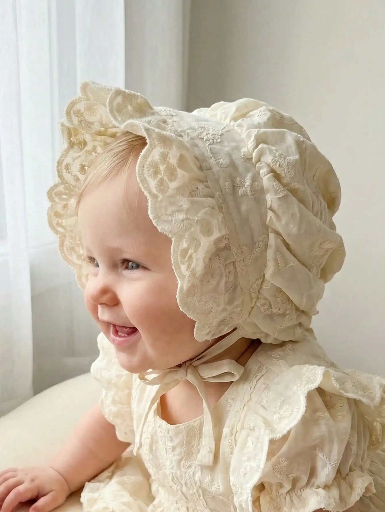 1 unidad Gorro de encaje blanco con flores para bebé niña de 6-18 meses, estilo retro con bordado elaborado, estilo corte, suave, para recién nacida