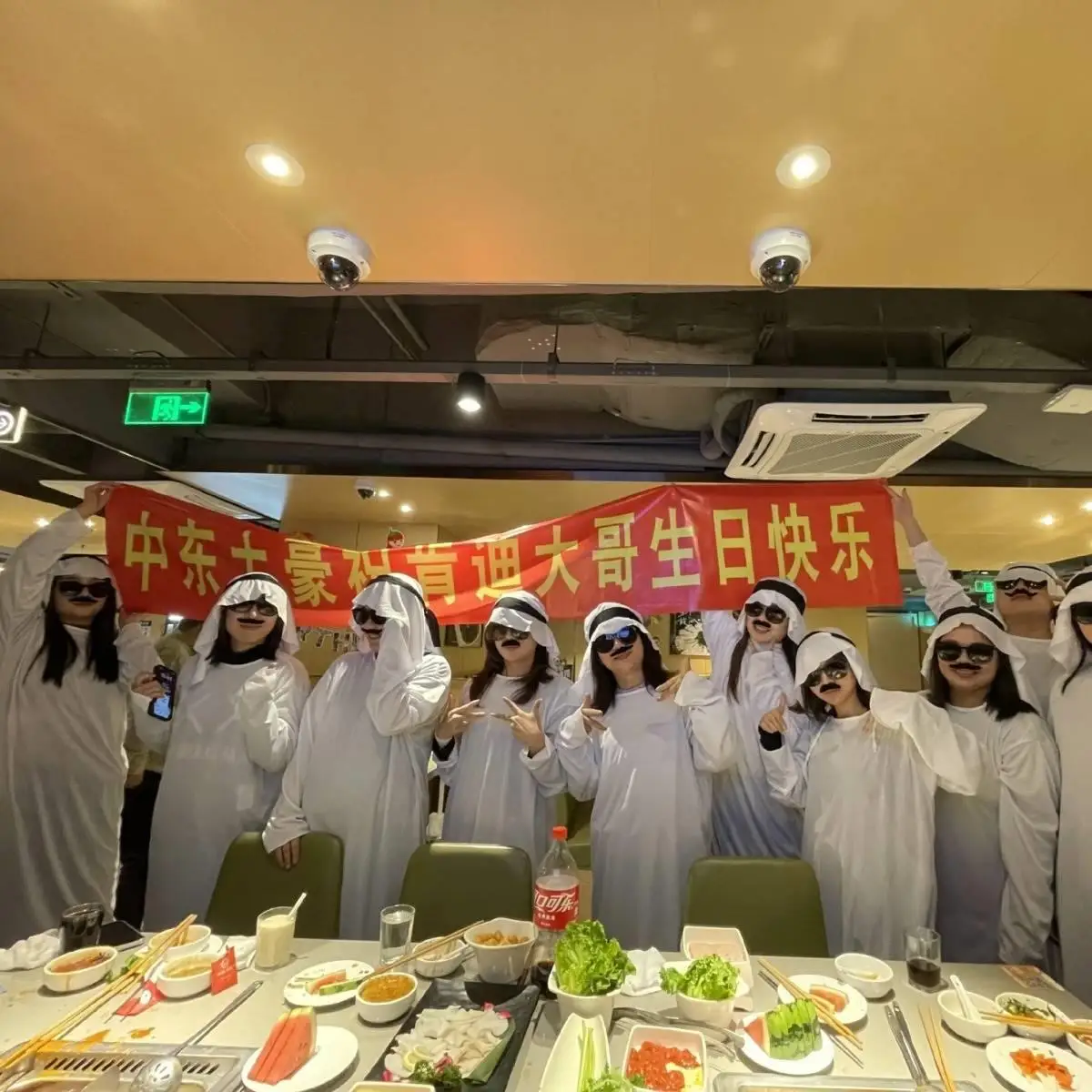 Costume da abito arabo loween Par Divertente abito da uomo ricco del Medio Oriente Puntelli per feste di compleanno Costume di scena etnico da donna