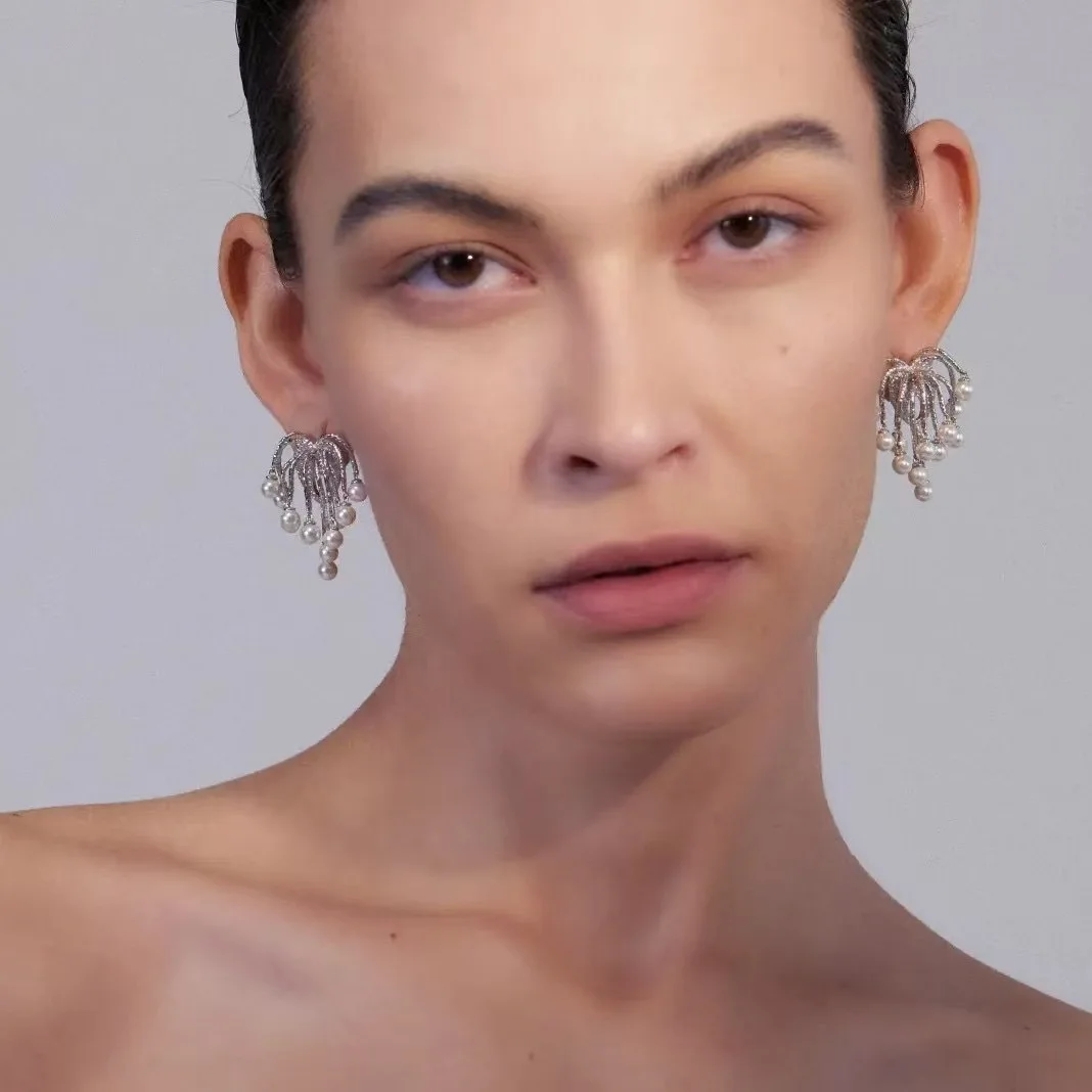 Elegant Water Flower Fire Beads Stud Earrings Celebrity Fashion Minimalist Atmosphere Sensation Exquisite Style Pearl Jewelry
