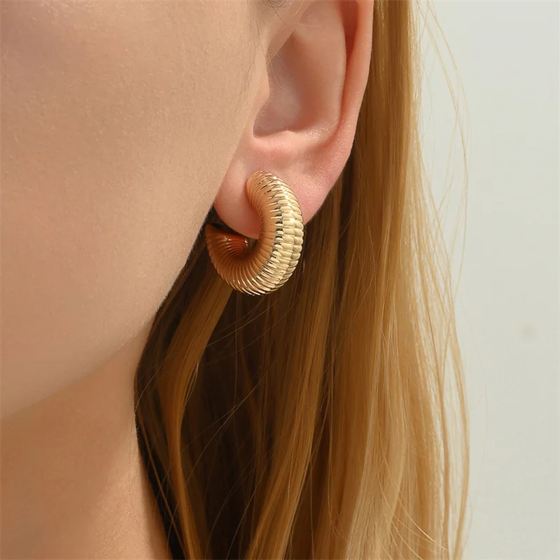 New Vintage Plated Gold Color C Shape Hoop Earrings Women Fashion Thread Texture Statement Earrings For Women Jewelry Gift