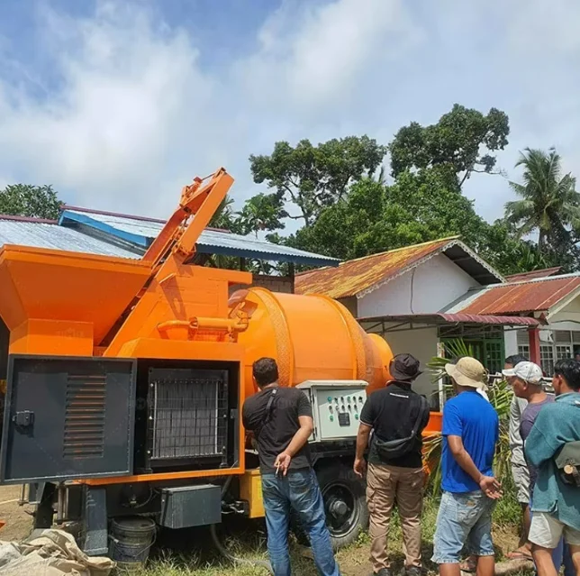 Customized Good Factory Supplied Diesel Driven YG40 Concrete Mixer Machine With Pump For House Building