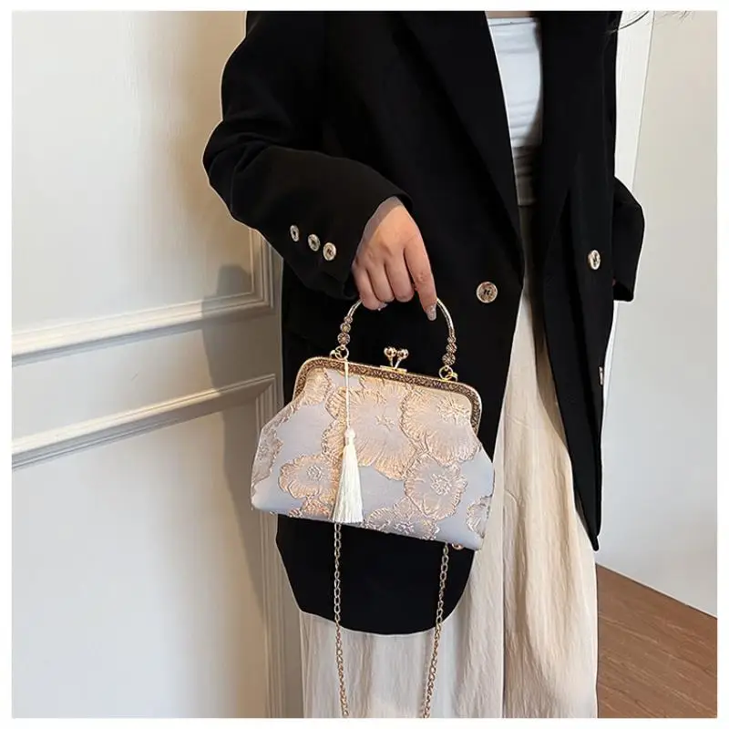 

Вышитый клатч в китайском стиле, женская модная элегантная сумка через плечо с цепочкой, вечерняя сумочка для свадебной вечеринки с кисточкой