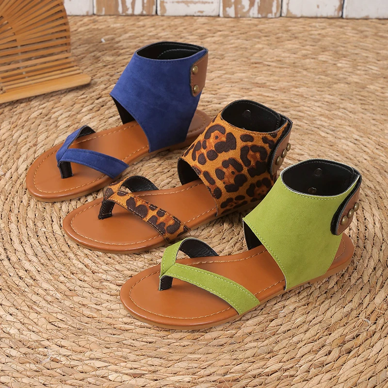 

New Hot Summer Casual Sandals Fashion Rivets Solid Flip-flops Simple Comfortable Beach Shoes Women's Large Flat Sandalias Planas