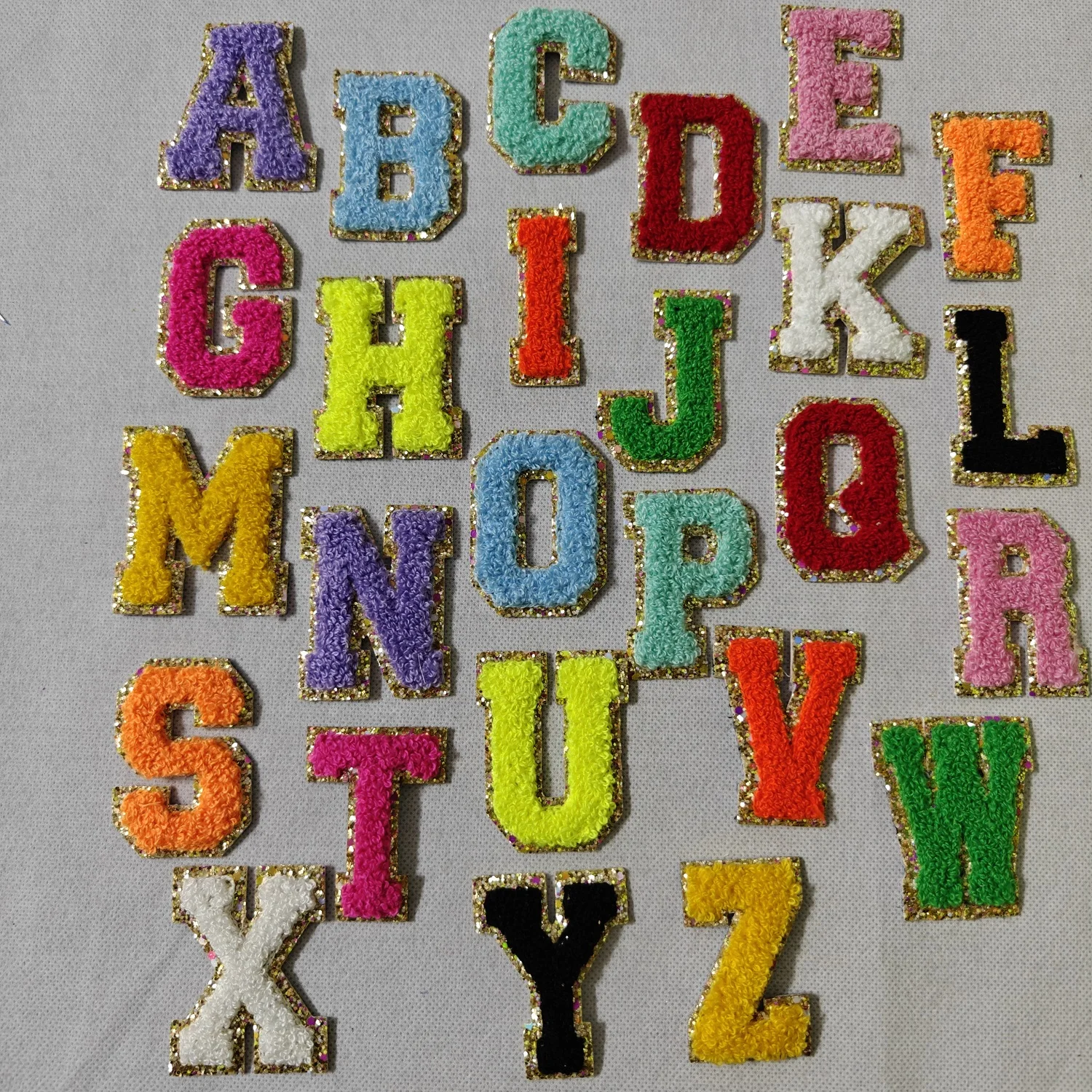 Parche autoadhesivo con letras del alfabeto, pegatinas bordadas con purpurina, letras en inglés para bolso, ropa y sombrero, 6,5 cm