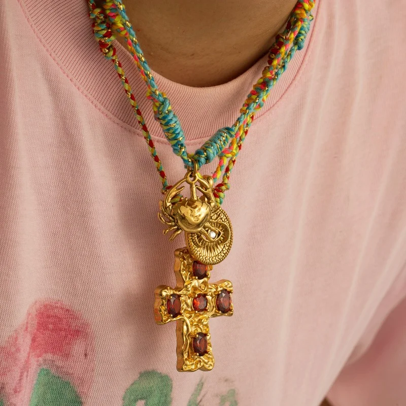 Богемское ожерелье ручной работы из плетеной хлопковой веревки с винтажным позолоченным крестом, красными камнями, подвесками в виде краба и змеи, готическое украшение