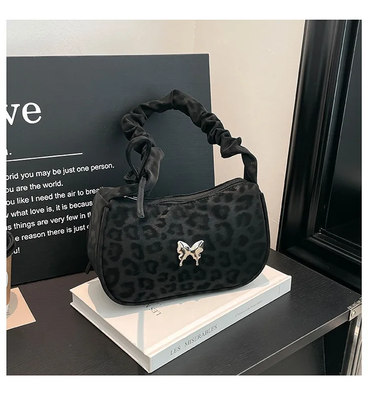 

French Style Minority Design Shoulder Underarm Bag for Women 2026 New Trendy Pleated Bow Versatile Crossbody Bag