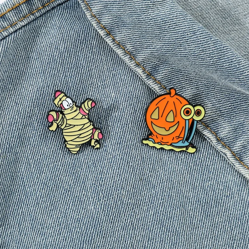 2pcs Popular Cartoon SpongeBob Snail Enamel Creative Halloween Skull Pumpkin Donut Brooch Anime Badges Lapel Gift for Friends