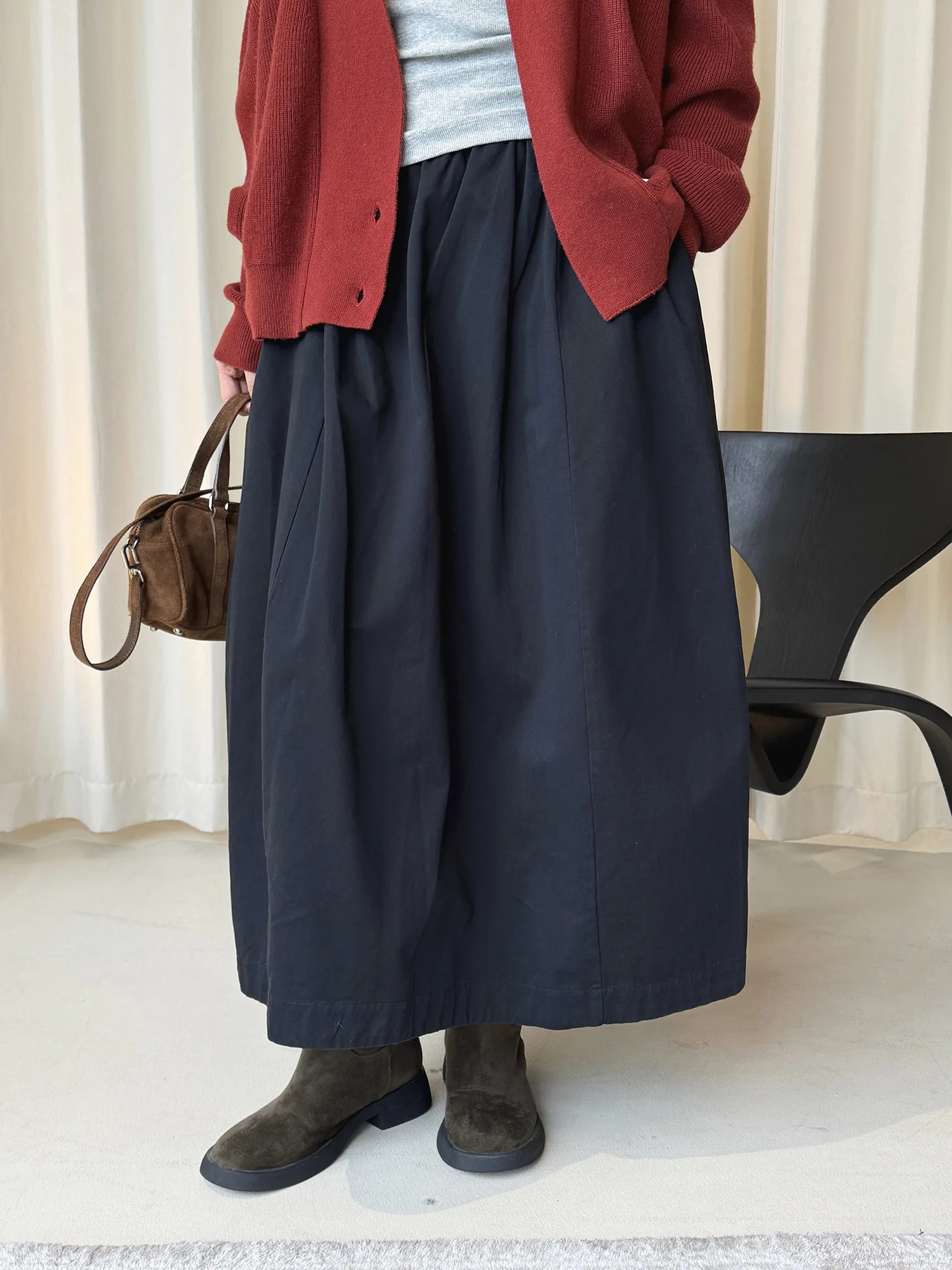 أوائل الربيع بسيطة عالية الخصر زر مرونة نصف تنورة فضفاضة التخسيس تنورة طويلة عادية للنساء