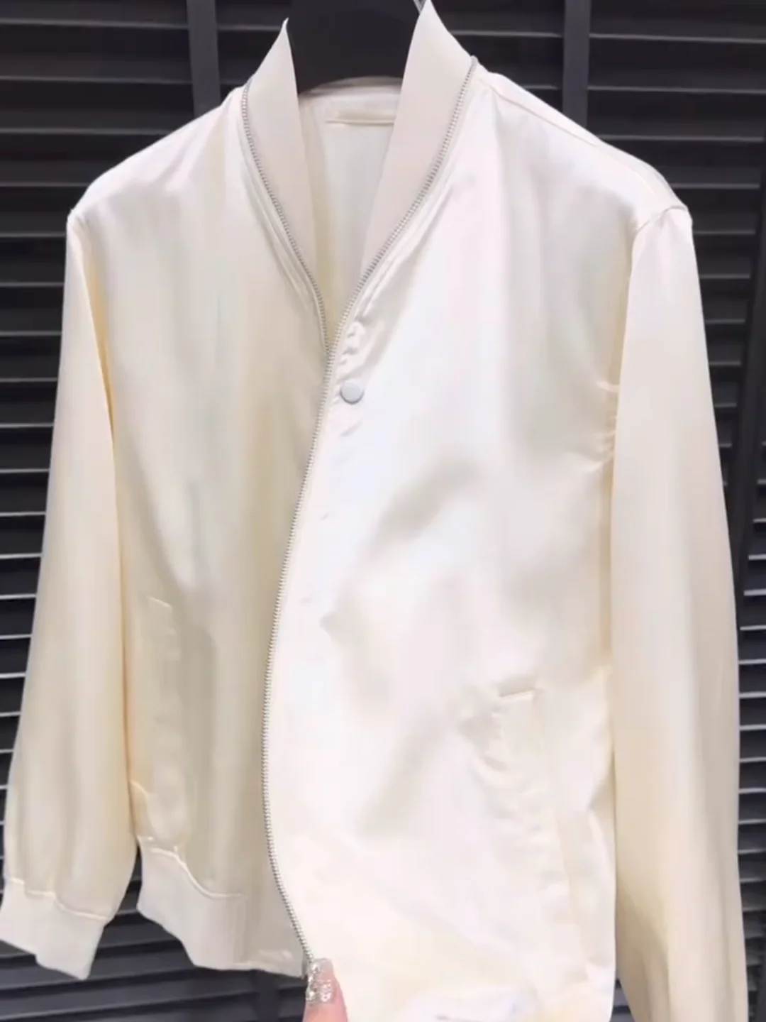 

Модная осенняя мужская куртка-бомбер класса люкс с воротником-стойкой, высокое качество, новый стиль, приталенный крой, модная городская одежда