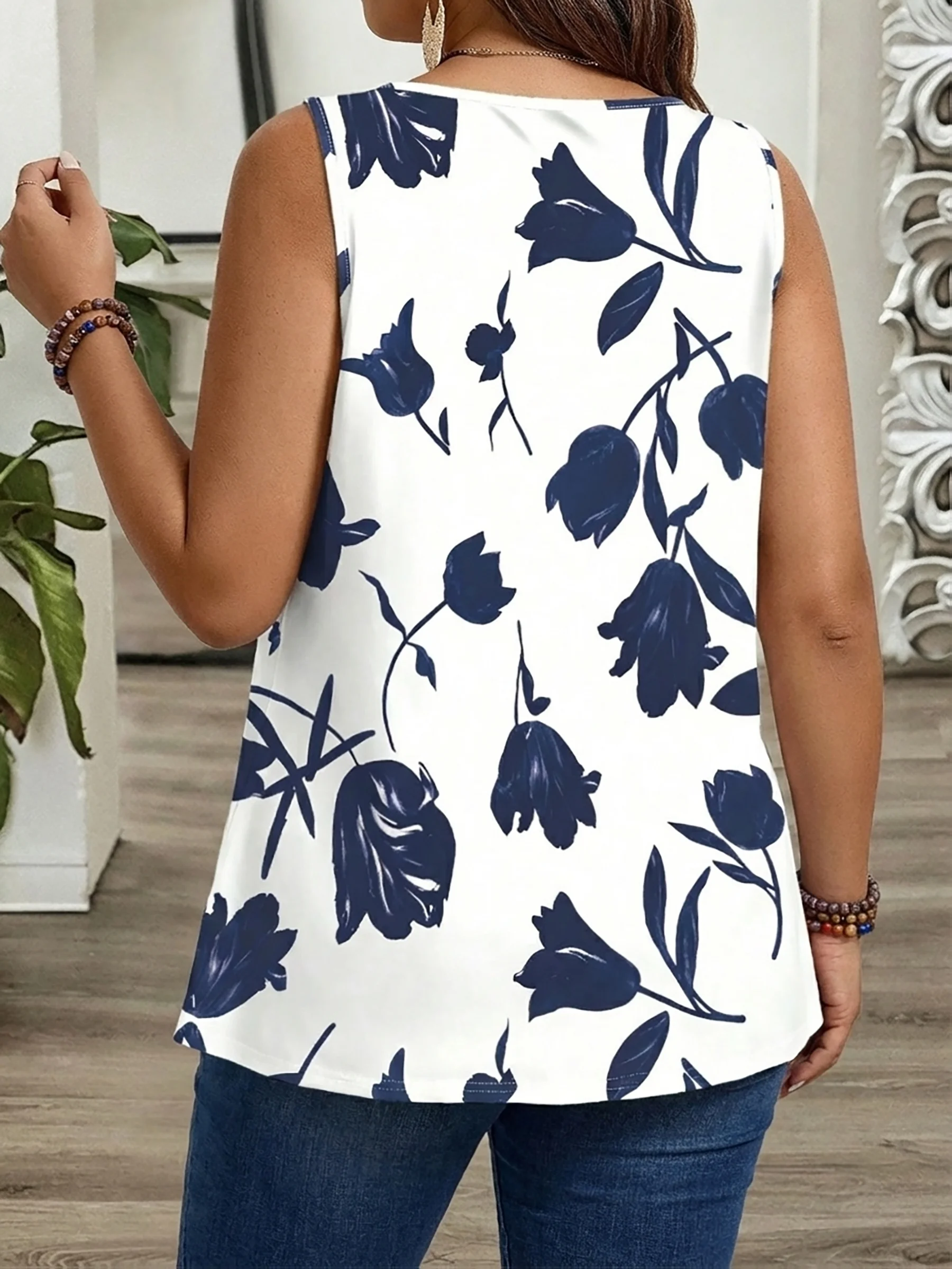 Trendy Plus Size Floral Tank Top with Pockets for Effortless Everyday Style image 2