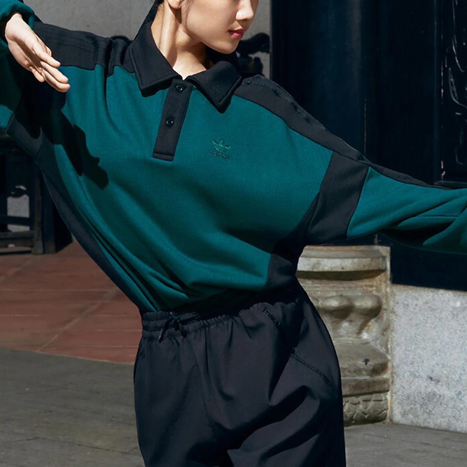 

Adidas оригинальная оригинальная унисекс классическая повседневная толстовка со свободным воротником IZ1537