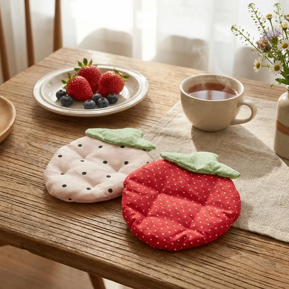 Polka Dot Strawberry Coaster Kawaii Korean-Style Heat-Insulating Coaster Washable Heat Resistant Fabric Coaster Coffee Table