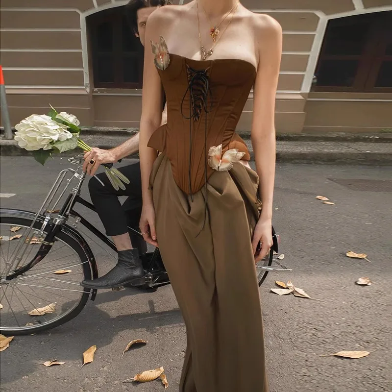 Franse retro bruine strapless jurk voor dames lente en zomer sexy taille holle bloemknop lange rok