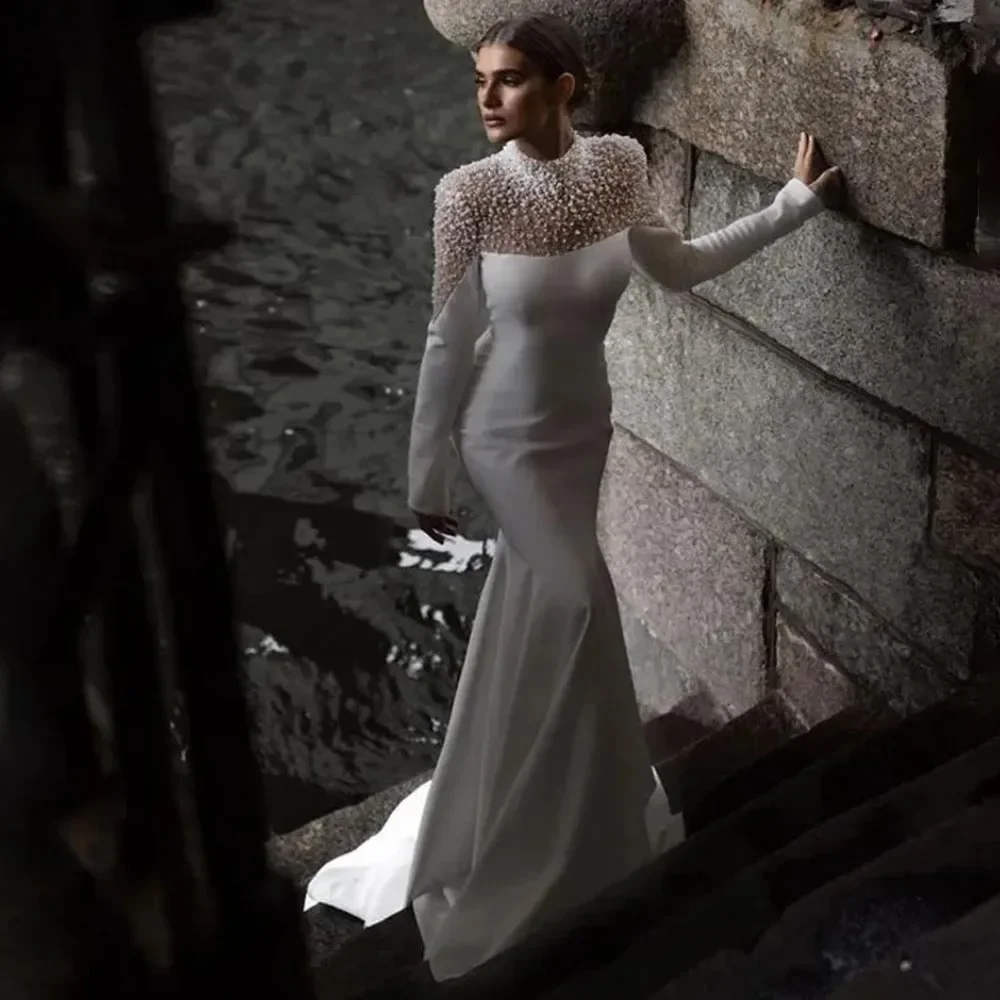 ชุดแต่งงานทรงเมอร์เมดแบบคอสูง แขนยาว ประดับมุก แบรนด์ Jane Eyre พร้อมชายกระโปรงยาวแบบสั่งตัดได้ (Vestido De Noival)
