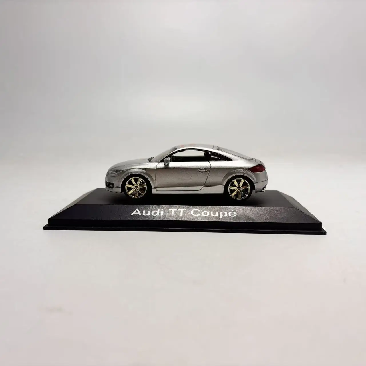 1:43 Audi TT Coupe Classic Silver Alloy Die-Cast Car Model