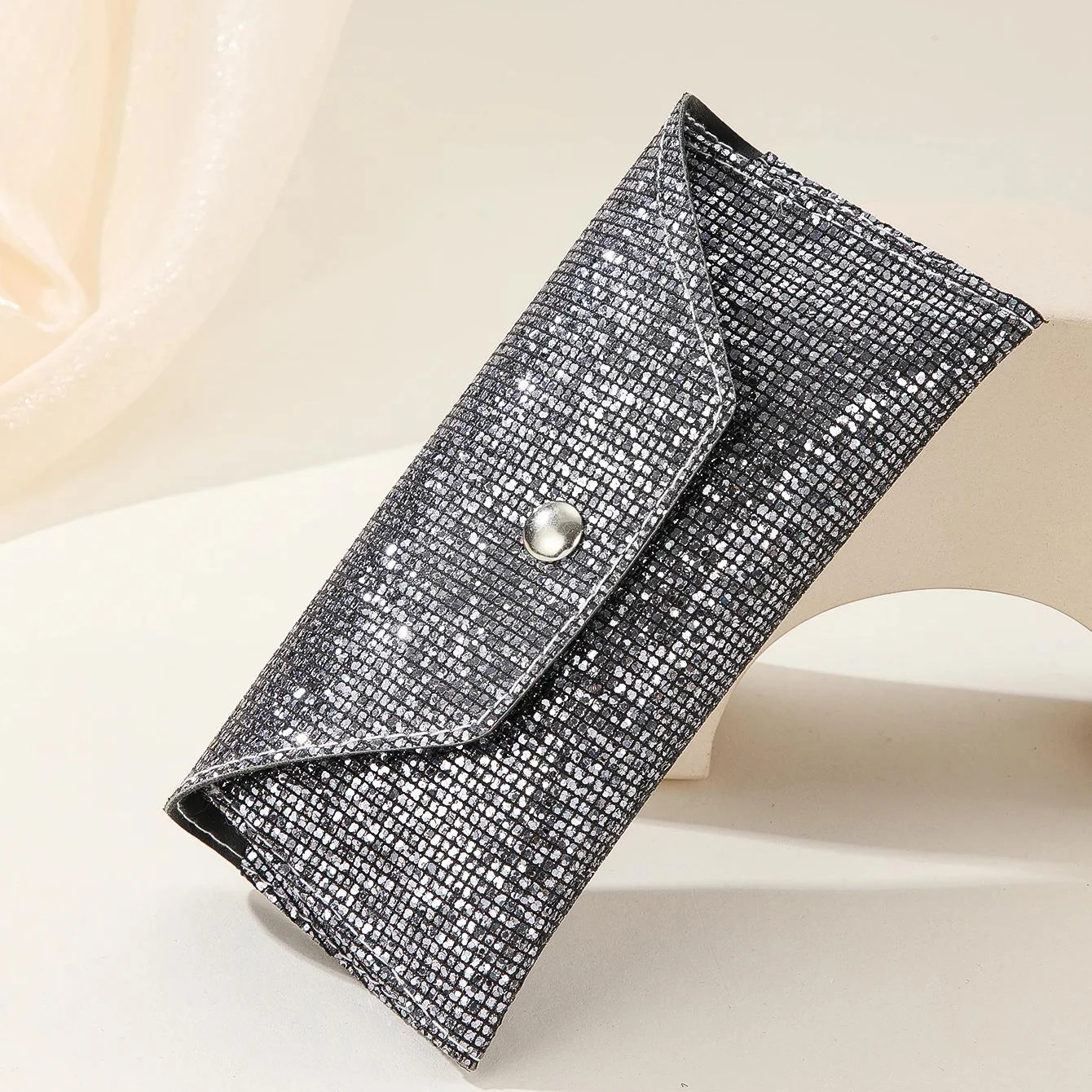 1pc Retro Soft Sequined Leather Sunglasses Case Portable Neutral Leather Sunglasses Golden Box Protective Sequined Glasses Case
