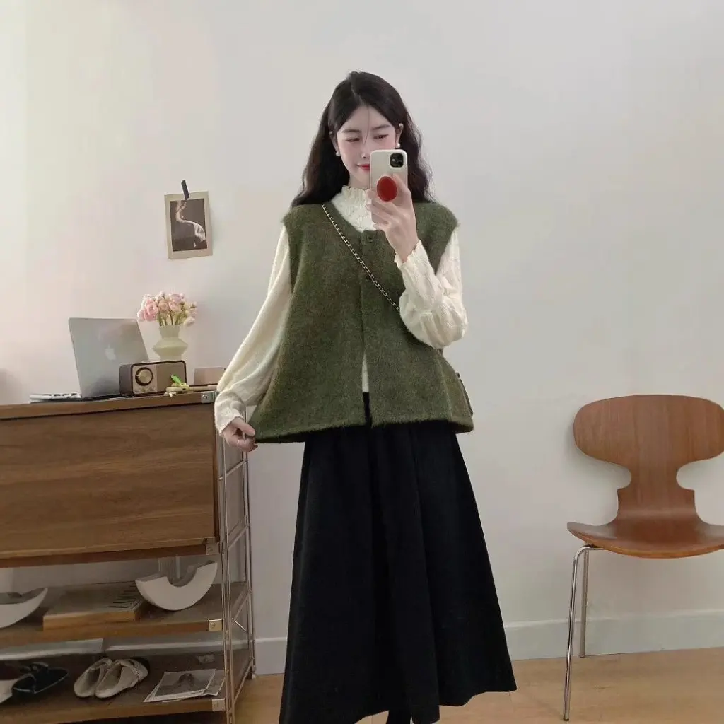 

Женский корейский ретро плюшевый жилет без рукавов, большой размер, свободный многослойный дизайн, вязаный топ с двумя пуговицами