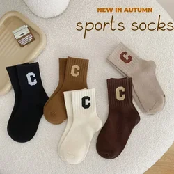 1 Paar Kinder Junge Mädchen Socke Mode Einfachheit einfarbige Kalbs ocke für Kleinkind Frühling Herbst Schule Baumwolle warme Sports ocke